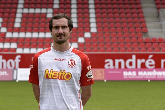 Porträttermin 2016 2017, GER, Deutschland, Continental Arena, Regensburg, 3.Liga, Liga 3, Herren, Fußball, Fussball, Saison 2016 2017, SSV Jahn Regensburg, SSV Jahn 2000, Portrait, Porträt, Vorstellung, Präsentation, Pressetermin, Einzelbild, SEBASTIAN NACHREINER