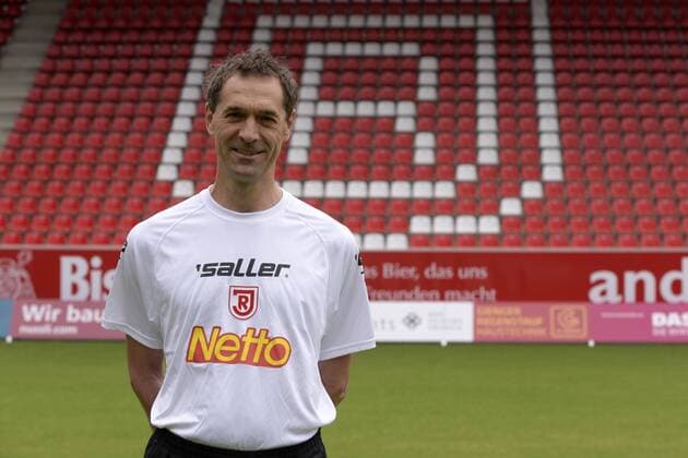 Porträttermin 2016 2017, GER, Deutschland, Continental Arena, Regensburg, 3.Liga, Liga 3, Herren, Fußball, Fussball, Saison 2016 2017, SSV Jahn Regensburg, SSV Jahn 2000, Portrait, Porträt, Vorstellung, Präsentation, Pressetermin, Einzelbild, DR.ANDREAS HARLASS-NEUKING, Mannschaftsarzt