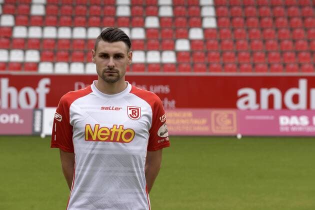 Porträttermin 2016 2017, GER, Deutschland, Continental Arena, Regensburg, 3.Liga, Liga 3, Herren, Fußball, Fussball, Saison 2016 2017, SSV Jahn Regensburg, SSV Jahn 2000, Portrait, Porträt, Vorstellung, Präsentation, Pressetermin, Einzelbild, MARCEL HOFRATH