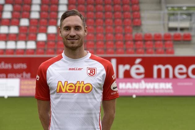 Porträttermin 2016 2017, GER, Deutschland, Continental Arena, Regensburg, 3.Liga, Liga 3, Herren, Fußball, Fussball, Saison 2016 2017, SSV Jahn Regensburg, SSV Jahn 2000, Portrait, Porträt, Vorstellung, Präsentation, Pressetermin, Einzelbild, MARKUS ZIEREIS