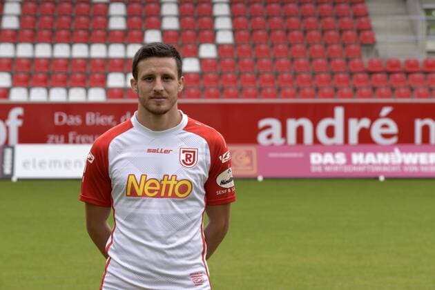 Porträttermin 2016 2017, GER, Deutschland, Continental Arena, Regensburg, 3.Liga, Liga 3, Herren, Fußball, Fussball, Saison 2016 2017, SSV Jahn Regensburg, SSV Jahn 2000, Portrait, Porträt, Vorstellung, Präsentation, Pressetermin, Einzelbild, DANIEL SCHÖPF
