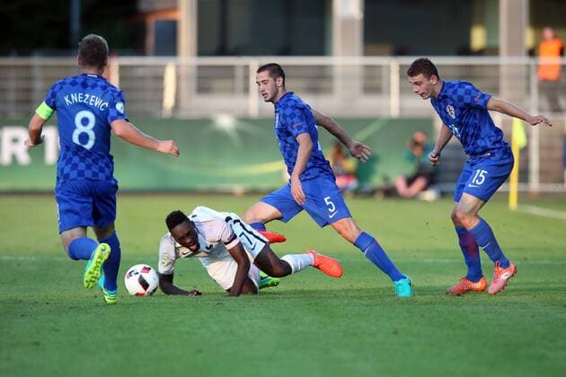 Bojan Knezevic ( Kroatien ) Jean-Kevin Augustin ( Frankreich ) Vinko Soldo ( Kroatien ) Marijan Cabraja ( Kroatien ), Kroatien vs Frankreich, U-19-Fussball-Europameisterschaft 2016 , Fussball, 15.07.2016, Aalen Copyright: Langer Eibner-Pressefoto EP_HLR