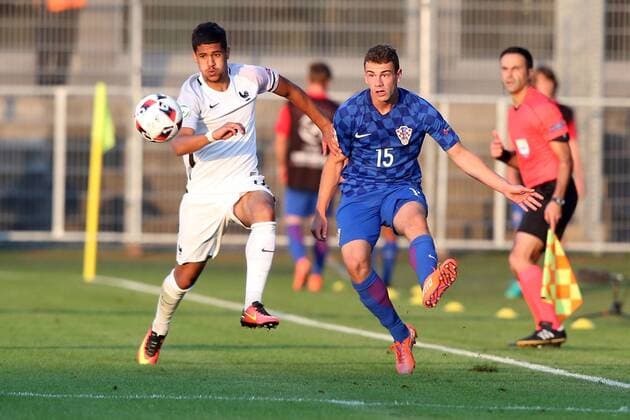 Ludovic Tousart ( Frankreich ) rechts Marijan Cabraja ( Kroatien ), Kroatien vs Frankreich, U-19-Fussball-Europameisterschaft 2016 , Fussball, 15.07.2016, Aalen Copyright: Langer Eibner-Pressefoto EP_HLR