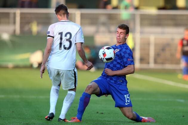 Clement Michelin ( Frankreich ) Marijan Cabraja ( Kroatien ), Kroatien vs Frankreich, U-19-Fussball-Europameisterschaft 2016 , Fussball, 15.07.2016, Aalen Copyright: Langer Eibner-Pressefoto EP_HLR