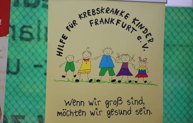 16.07.2016 xcex Deutschland, Darmstadt, Tennis-Trophy bei TEC Darmstadt zugunsten des Projekts DU MUSST KÄMPFEN - Spenden für an Krebs erkrankte Kinder und Jugendliche Plakat für die Hilfe für krebskranke Kinder Frankfurt e.V., Symbolbild