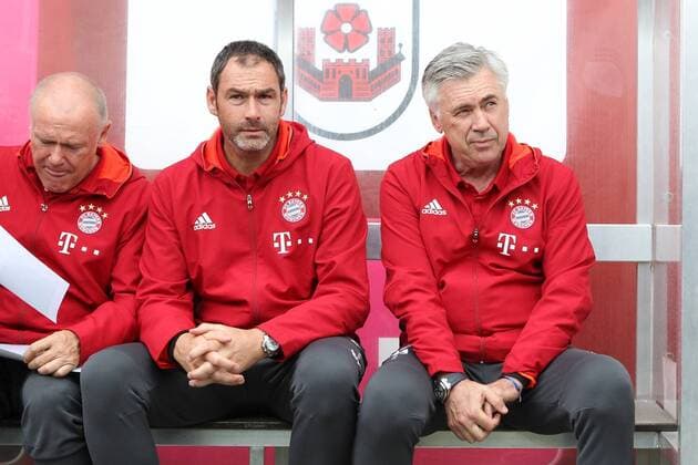 Fußball Testspiel SV Lippstadt vs FC Bayern München am 16.07.2016 im Stadion Am Bruchbaum in Lippstadt Trainer Carlo Ancelotti (Muenchen) und Co-Trainer Paul Clement und Hermann Gerland (Muenchen) mh