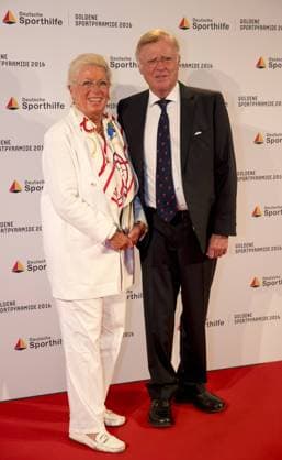 Aachen - CHIO 2016 Verleihung Goldene Sportpyramide durch die Deutsche Sporthilfe. Manfred Germar mit Frau auf dem Roten Teppich -
