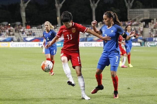 Fußball, Damen, Frankreich - China Wang Shanshan - Amel Majri - Fussball Damen, Nationalteam Länderspiel, Frankreich vs. China - 16 07 2016 MichaelBaucher Panoramic 
