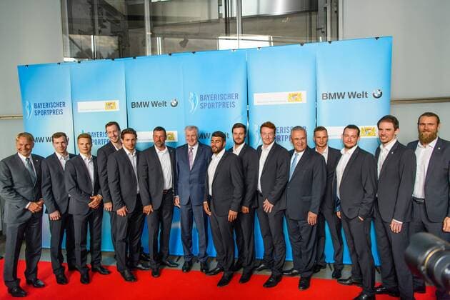 GER, Bayerische Sportpreis 2016 16.07.2016, BMW Welt, Muenchen, GER, Bayerische Sportpreis 2016, im Bild DIe Handball Europameister mit Horst Seehofer nordphotoxStraubmeier