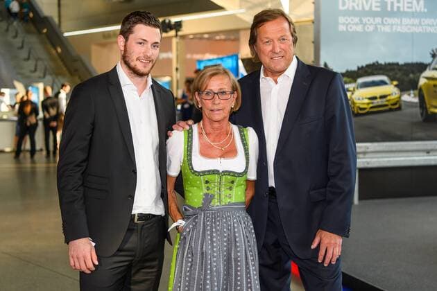 GER, Bayerische Sportpreis 2016 16.07.2016, BMW Welt, Muenchen, GER, Bayerische Sportpreis 2016, im Bild Vater Erich Kühnhackl mit Sohn Tom und Frau nordphotoxStraubmeier