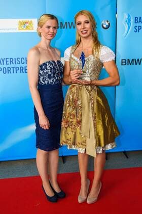 GER, Bayerische Sportpreis 2016 16.07.2016, BMW Welt, Muenchen, GER, Bayerische Sportpreis 2016, im Bild Britta Steffen mit Preistraegerin Alexandra Wenk nordphotoxStraubmeier