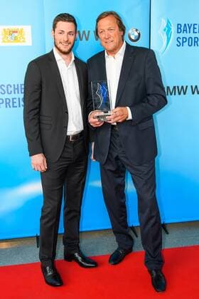 GER, Bayerische Sportpreis 2016 16.07.2016, BMW Welt, Muenchen, GER, Bayerische Sportpreis 2016, im Bild Preistraeger Erich Kühnhackl mit Sohn Tom nordphotoxStraubmeier
