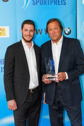 GER, Bayerische Sportpreis 2016 16.07.2016, BMW Welt, Muenchen, GER, Bayerische Sportpreis 2016, im Bild Preistraeger Erich Kühnhackl mit Sohn Tom nordphotoxStraubmeier