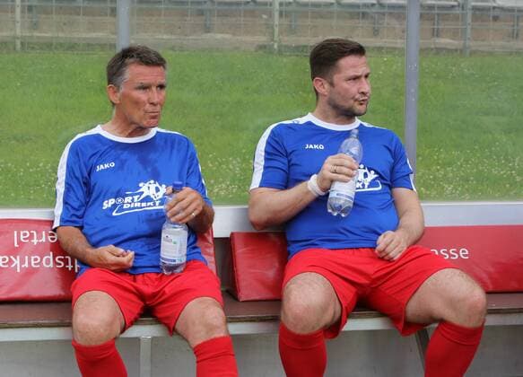 Wuppertaler SV Legenden - Bundesligaallstars, 16.07.2016 -- Jürgen Lehr ( Wuppertaler SV links) und Michael Bemben ( Bochum)