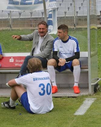 Wuppertaler SV Legenden - Bundesligaallstars, 16.07.2016 -- Peter Neururer ( Tainer der BL Allstars) mit Ivan Klasnic und Ansgar Brinkmann