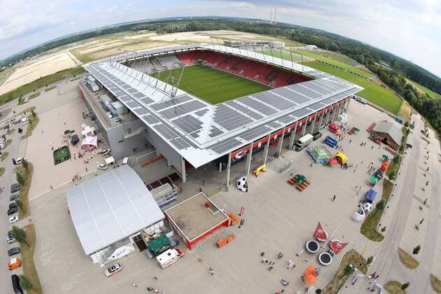 Fußball, Stadiongeschichte FC Ingolstadt 04 Bilder des Tages - SPORT 1. Bundesliga - Fußball - FC Ingolstadt 04 - Saisoneröffnung im Audi Sportpark - aus 40 Meter Höhe - Aussicht Attraktion Feier Möbelhof 1. BL - FC Ingolstadt 04 Saison 2016 2017 Saisoneröffnung
