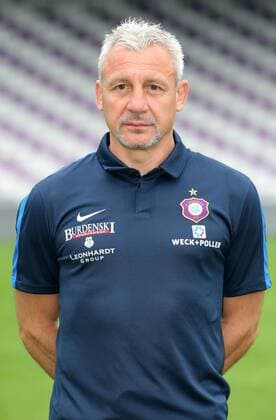 Team Erzgebirge Aue Fußball 2.Bundesliga 2016 17 Aue, 17.07.2016, Erzgebirgsstadion, Fußball, 2.Bundesliga , Porträttermin, Saison 2016 2017 , Im Bild; Trainer Pavel Dotchev. ,