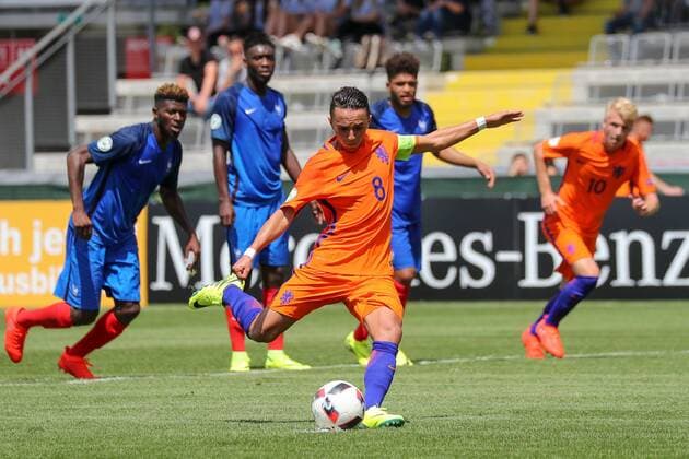 Abdelhak Nouri (Niederlande, 8, Kapitän) trifft per Elfmeter zum 1:2, Tor, Anschlusstreffer, Fussball, UEFA U19-EM, Niederlande - Frankreich, xozx
