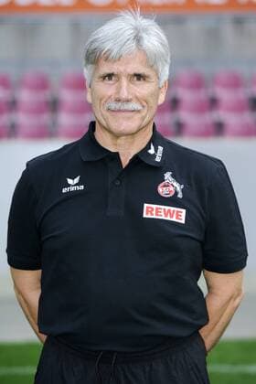 Porträt: Fußball, GER, 1.BL Bundesliga, Porträttermin 2016 2017, 1.FC Köln: Mannschaftsarzt Dr. Peter Schäferhoff (FC Köln). Einzelbild, Portrait, Porträt.
