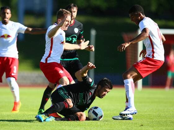 SOCCER - CL quali, Liepaja vs RBS LIEPAJA,LATVIA,19.JUL.16 - SOCCER - UEFA Champions League, qualification, FK Liepaja vs Red Bull Salzburg. Image shows Christian Schwegler (RBS), Kristians Damians Torres (Liepaja) and Bernardo Fernandes da Silva Junior (RBS). GEPAxpictures xFelixxRoittner