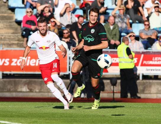 SOCCER - CL quali, Liepaja vs RBS LIEPAJA,LATVIA,19.JUL.16 - SOCCER - UEFA Champions League, qualification, FK Liepaja vs Red Bull Salzburg. Image shows Valon Berisha (RBS) and Toms Gucs (Liepaja). GEPAxpictures xFelixxRoittner