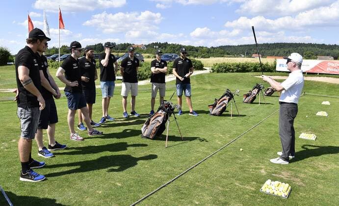 Bilder des Tages - SPORT 19.07.2016 - Handball - 1. Bundesliga - Saison 2016 2017 - HC Erlangen HCE - Besuch Jura Golf Hilzhofen - - Anleitung