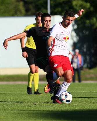 SOCCER - CL quali, Liepaja vs RBS LIEPAJA,LATVIA,19.JUL.16 - SOCCER - UEFA Champions League, qualification, FK Liepaja vs Red Bull Salzburg. Image shows Munas Dabbur (RBS) and Marko Brtan (Liepaja). GEPAxpictures xFelixxRoittner