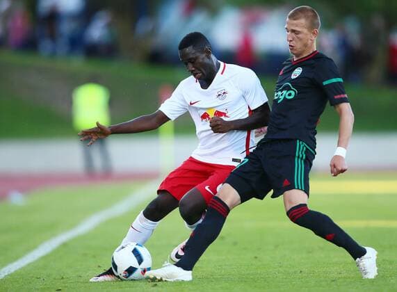 SOCCER - CL quali, Liepaja vs RBS LIEPAJA,LATVIA,19.JUL.16 - SOCCER - UEFA Champions League, qualification, FK Liepaja vs Red Bull Salzburg. Image shows Diadie Samassekou (RBS) and Romans Mickevics (Liepaja). GEPAxpictures xFelixxRoittner