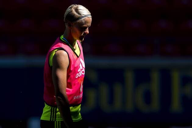 160720 Nilla Fischer under en träning med det svenska damlandslaget i fotboll den 20 juli 2016 i Kalmar.  Copyright: JonasxLjungdahl BB160720JO001