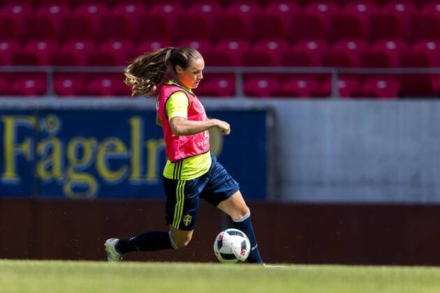 160720 Hanne Grahns under en träning med det svenska damlandslaget i fotboll den 20 juli 2016 i Kalmar.  Copyright: JonasxLjungdahl BB160720JO008