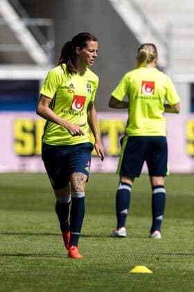 160720 Lotta Schelin under en träning med det svenska damlandslaget i fotboll den 20 juli 2016 i Kalmar.  Copyright: JonasxLjungdahl BB160720JO033