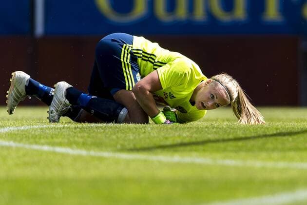 160720 Malvakt Hilda Carlen under en träning med det svenska damlandslaget i fotboll den 20 juli 2016 i Kalmar.  Copyright: JonasxLjungdahl BB160720JO035
