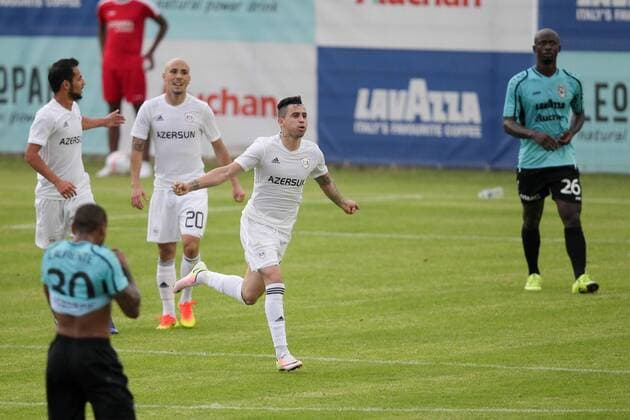 Reynaldo (Qarabag Agdam FK 9 - Reynaldo dos Santos Silva) jubelt, freut sich, Jubel, Freude nach seinem Treffer zum 1:1-Ausgleich Fussball, Champions League Qualifikation, Quali, 2. Runde, Rueckspiel, return leg, Saison 2016-2017 20.07.2016 F91 Duedelingen (LUX) - FK Qarabag Akdam (AZR) Stade Jos Nosbaum, Duedelingen 