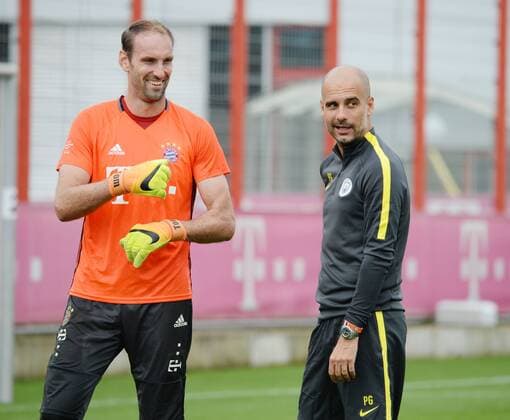 vl. Tom Starke ( FC Bayern Muenchen ) und Pep Guardiola ( Manchester City) FC Bayern Muenchen - Training , Fussball, Saebener Strasse 21.07.2016 Muenchen Copyright: Eibner-Pressefoto EP_avs