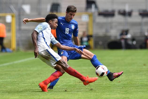 GER, UEFA U19 EURO 2016, Halbfinale, England (ENG) vs Italien (ITA) 21.07.2016, Hardtwaldstadion, Sandhausen, GER, UEFA U19 EURO 2016, Play-Off, im Bild: Kyle Walker-Peters ( 12, England) gegen Paolo Ghiglione ( 18, Italien Italy (ITA) nordphotox xFabisch