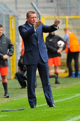Trainer Adrian Boothroyd (ENG). Deutschland, Mannheim: Fussball, UEFA Under19 Championship Halbfinale: England vs Italien am 21.07.2016, Carl-Benz-Stadion.