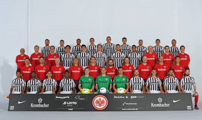 21.07.2016, xjhx, Fussball 1.Bundesliga, Eintracht Frankfurt Fototermin 2016 17, GER, 1.BL, Portraettermin 2016 2017, Mannschaftsfoto, hintere Reihe v.l. hintere Reihe v.l. Haris Seferovic, Ante Rebic, Timothy Chandler, Johannes Flum, Alexander Alex Meier, David Abraham, Luc Castaignos, Branimir Hrgota, Stefan Aigner. Dritte Reihe v.l. Materialwart Franco Lionti, Teammanager Christoph Preuss, Abteilungsleiter Lizenzspielerabteilung Rainer Falkenhain, Makoto Hasebe, Jesus Vallejo, Bastian Oczipka, Danny Blum, Gonzales Omar Mascarell, Materialwart Igor Semenov, Videoanalyst Marcel Daum, Videoanalyst Sebastian Zelichowski. Zweite Reihe v.l. Trainer Niko Kovac, Co Trainer Robert Kovac, Co Trainer Armin Reutershahn, TW Trainer Manfred Moppes Petz, Athletik-Trainer Klaus Luiser, Mannschaftsarzt Dr. Wulf Schwietzer, Mannschaftsarzt Dr. Christoph Seeger, Physiotherapeut Maik Liesbrock, Physiotherapeut Daniel Rung, Mitglied der medizinischen Abteilung Koichi Kurokawa). Erste Reihe v.l. Marco Fabian, Marco Jhonfai Fabian de la Mora, Taleb Tawatha , Mijat Gacinovic, Joel Gerezgiher, Leon Baetge, Lukas Hradecky, Heinz Lindner, Yanni Regaesel, Enis Bunjaki, Szabolcs Huszti, Marc Stendera Frankfurt