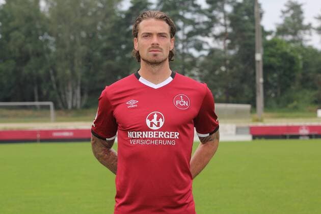 21.07.2016 - 1. FC Nürnberg FCN - 2. Fußball Bundesliga BL - Saison 2016 2017 - Fototermin Porträttermin - MWei - Dave Bulthuis (4, 1.FC Nürnberg FCN ) Einzelbild Einzelfoto Portrait Porträt Kopfbild