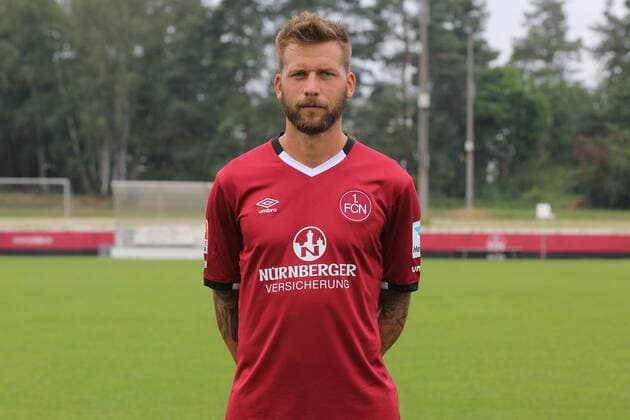 21.07.2016 - 1. FC Nürnberg FCN - 2. Fußball Bundesliga BL - Saison 2016 2017 - Fototermin Porträttermin - MWei - Guido Burgstaller (9, 1.FC Nürnberg FCN ) Einzelbild Einzelfoto Portrait Porträt Kopfbild