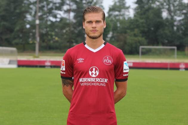 21.07.2016 - 1. FC Nürnberg FCN - 2. Fußball Bundesliga BL - Saison 2016 2017 - Fototermin Porträttermin - MWei - Rurik Gislason (19, 1. FC Nürnberg FCN ) Einzelbild Einzelfoto Portrait Porträt Kopfbild