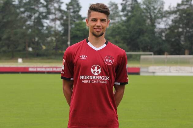 21.07.2016 - 1. FC Nürnberg FCN - 2. Fußball Bundesliga BL - Saison 2016 2017 - Fototermin Porträttermin - MWei - Lukas Mühl (28, 1. FC Nürnberg FCN ) Einzelbild Einzelfoto Portrait Porträt Kopfbild