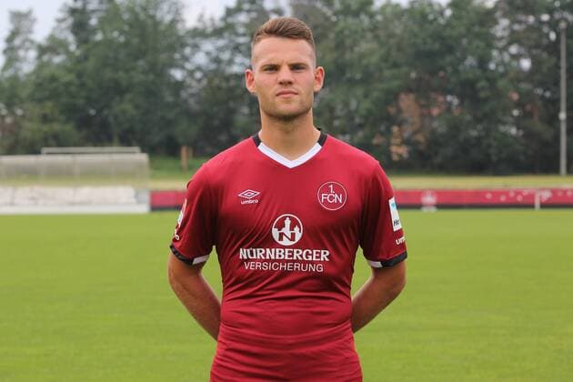 21.07.2016 - 1. FC Nürnberg FCN - 2. Fußball Bundesliga BL - Saison 2016 2017 - Fototermin Porträttermin - MWei - Eduard Löwen (5, 1. FC Nürnberg FCN ) Einzelbild Einzelfoto Portrait Porträt Kopfbild