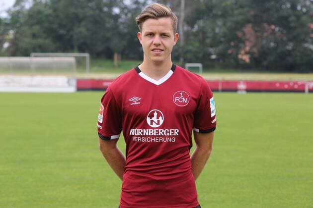 21.07.2016 - 1. FC Nürnberg FCN - 2. Fußball Bundesliga BL - Saison 2016 2017 - Fototermin Porträttermin - MWei - Patrick Kammerbauer (39, 1.FC Nürnberg FCN ) Einzelbild Einzelfoto Portrait Porträt Kopfbild