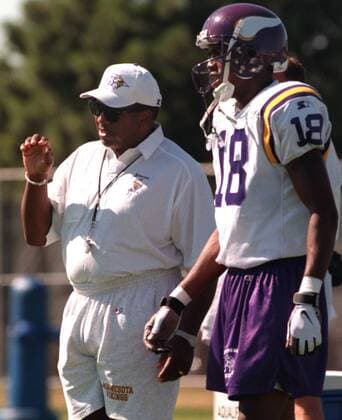 July 22, 2016 - File - DENNIS GREEN, former head coach of the Vikings and Cardinals, has died at the age of 67, reportedly from cardiac arrest. Green became head coach of the Vikings in 1992, instantly leading the team to a playoff berth. In 1998, he coached the team to one of the best offensive performances in league history and finished 15-1. Green and the Vikings returned to the NFC title game in 2000. Pictured: July 27, 1998 - Mankato, Minnesota, U.S. - Viking head coach Dennis Green gives some first day pointers to first-round draft pick Randy Moss. Dennis Green 1949-2016 NFL American Football Herren USA Coach - ZUMAm42_