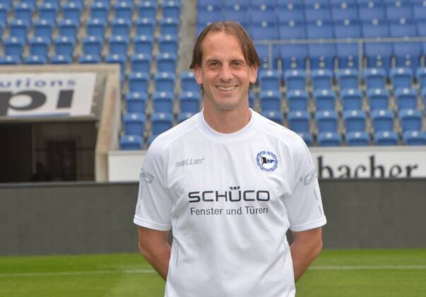 22.07.2016, Fussball, 2. LIGA, Saison 2016 2017, SCHÜCO-ARENA, BIELEFELD Fußball, GER, 2.BL, Portraittermin 2016 2017, Arminia Bielefeld Rüdiger Rehm (Trainer Arminia Bielefeld), Aktion, Einzelbild, Quer, Trainer, Coach