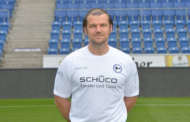22.07.2016, Fussball, 2. LIGA, Saison 2016 2017, SCHÜCO-ARENA, BIELEFELD Fußball, GER, 2.BL, Portraittermin 2016 2017, Arminia Bielefeld Michael Schweika (MSc. Physiotherapeut & Osteopath Arminia Bielefeld), Aktion, Einzelbild, Quer, Portrait
