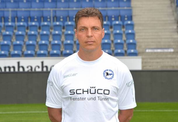 22.07.2016, Fussball, 2. LIGA, Saison 2016 2017, SCHÜCO-ARENA, BIELEFELD Fußball, GER, 2.BL, Portraittermin 2016 2017, Arminia Bielefeld Uwe Speidel (Co-Trainer Arminia Bielefeld), Aktion, Einzelbild, Quer, Co-Trainer, Assistenztrainer