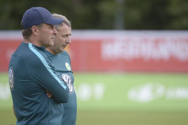 SUI, Trainingslager VfL Wolfsburg Tag 3 22.07.2016, Trainingsplatz Ri Au, Bad Ragaz, SUI, Trainingslager VfL Wolfsburg Tag 3, im Bild (v.l.n.r.) Wolfsburg s Trainer Dieter Hecking und Wolfsburg s Manager Klaus Allofs nordphotox xDominiquexLeppin