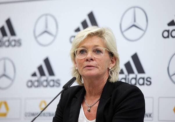 Headcoach Silvia Neid (GER) in der pressekonferenz nach dem Spiel,