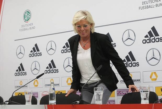 Headcoach Silvia Neid (GER) verlaesst die Pressekonferenz, Abschied